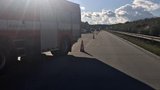 Dopravní nehoda jen pár kilometrů za Prahou. Na dálnici do sebe vrazily dva vozy a motorkář