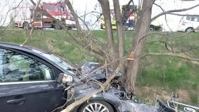 Nedělní ranní nehoda na dálnici D52 u Pohořelic se naštěstí obešla bez vážnějších zranění. Řidič sjel ze silnice a narazil do stromu.