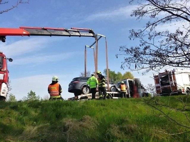 Nedělní ranní nehoda na dálnici D52 u Pohořelic se naštěstí obešla bez vážnějších zranění. Řidič sjel ze silnice a narazil do stromu.