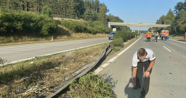 Vážná nehoda na D5 u Benešovic na Tachovsku si vyžádala tři mrtvé.