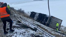 Takto dopadl kamion na 176. kilometru dálnice D1 u Brna ve čtvrtek 3. prosince 2020.
