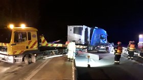 Kvůli této nehodě nastaly ve čtvrtek 6. května problémy na dálnici D1 u Brna. Trvat budou celý pátek.