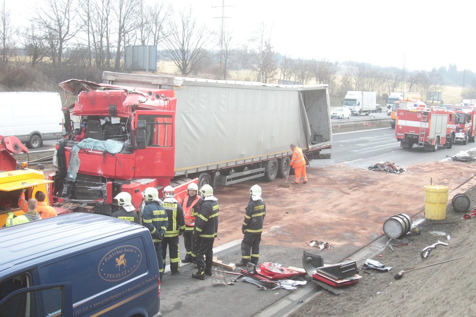 Nehoda zavře dálnici D1 ve směru na Brno na asi 3 hodiny.