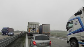 Dva havarované kamiony blokují dálnici D1 u Brna: Ve směru na Prahu neprojedete (ilustrační foto)