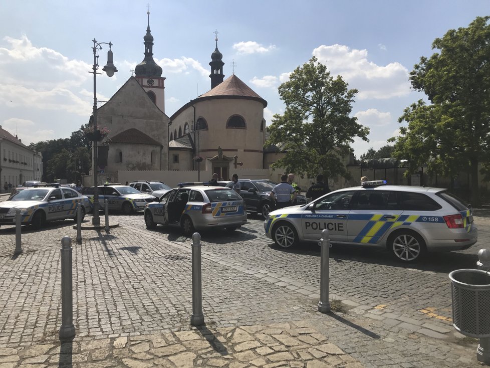 Na dálnici D10 bylo dnes horko! Policisté honili osobní automobil se zdrogovaným řidičem.