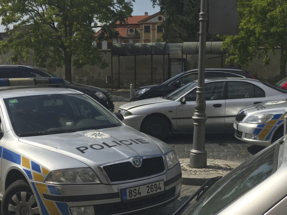 Na dálnici D10 bylo dnes horko! Policisté honili osobní automobil se zdrogovaným řidičem.