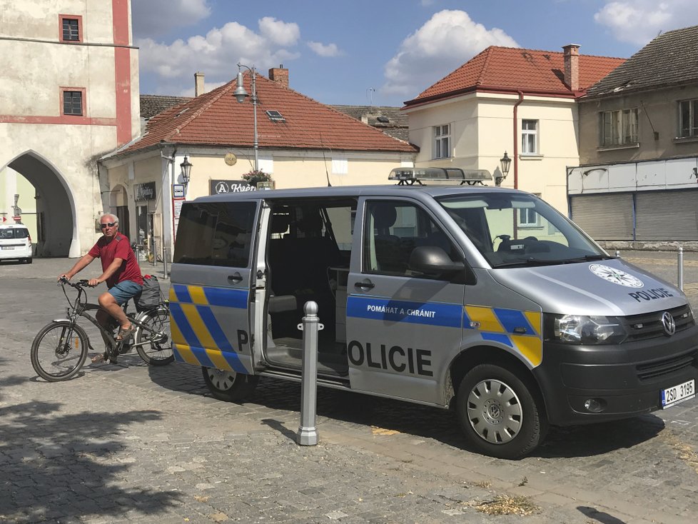 Na dálnici D10 bylo dnes horko! Policisté honili osobní automobil se zdrogovaným řidičem.