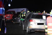 Hromadná nehoda uzavřela dálnici D10: Bouralo několik aut, nikdo se nezranil