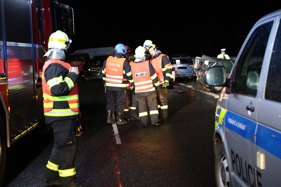 Hromadná nehoda na dálnici D10