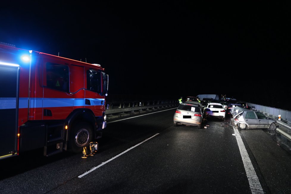 Hromadná nehoda na dálnici D10