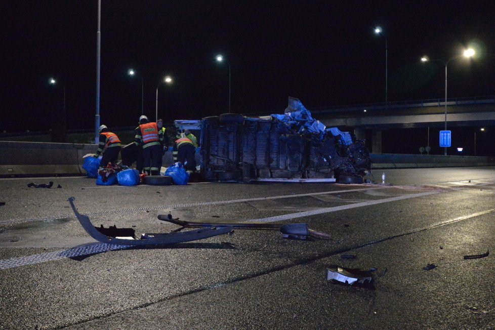 Jeden mrtvý a čtyři těžce zranění. To je výsledek nehody dodávky na D2 v Brně ve směru na Břeclav.