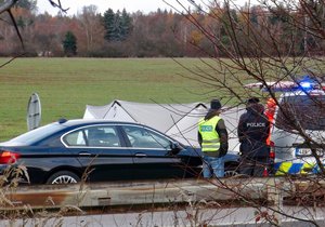 K nehodě došlo, když muž prchal před policí pře dálnici D4 na 16,5 kilometru.