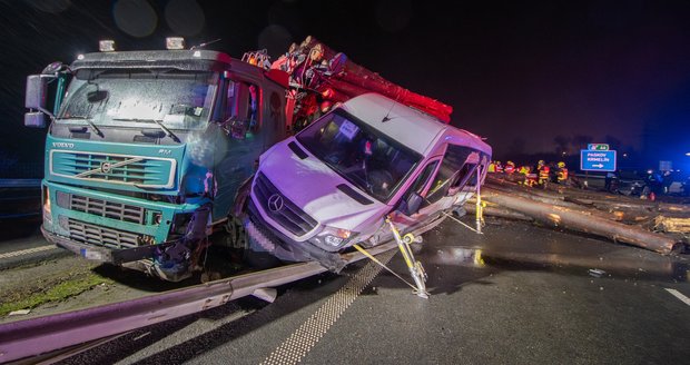 Nehoda na dálnici u Ostravy, 11. prosince 2025