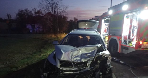 Vyhasl život mladého řidiče (†23): Po srážce s autem zemřel zaklíněný ve voze