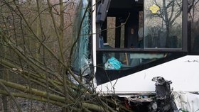 Autobus nebyl naštěstí vážně poškozen