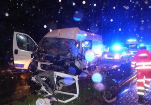 Tragická dopravní nehoda se stala v pátek 11. srpna večer v brněnské Bystrci. Srážku dvou aut nepřežil řidič (34) osobního vozu.