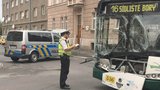 Trolejbus se srazil v Plzni s poštovní dodávkou: 4 zranění, jedno je vážné
