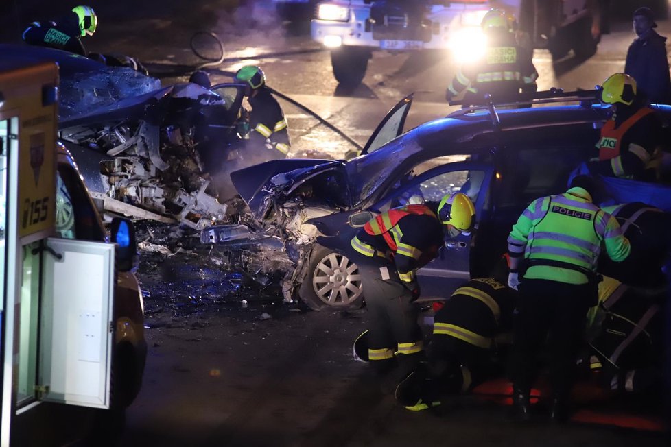 V Dolních Počernicích došlo k vážné dopravní nehodě. (11. prosinec 2020)