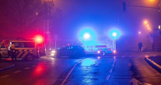 Dopravní nehoda v Dolních Počernicích, kdy došlo ke střetu osobního a policejního vozu. (2. březen 2021)