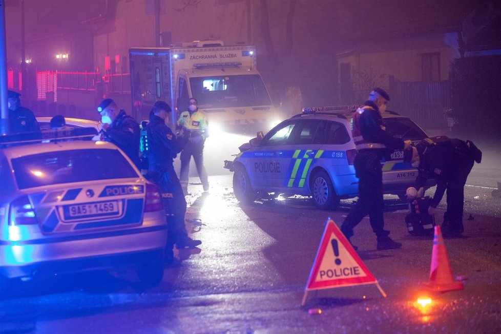 Dopravní nehoda v Dolních Počernicích, kdy došlo ke střetu osobního a policejního vozu. (2. březen 2021)