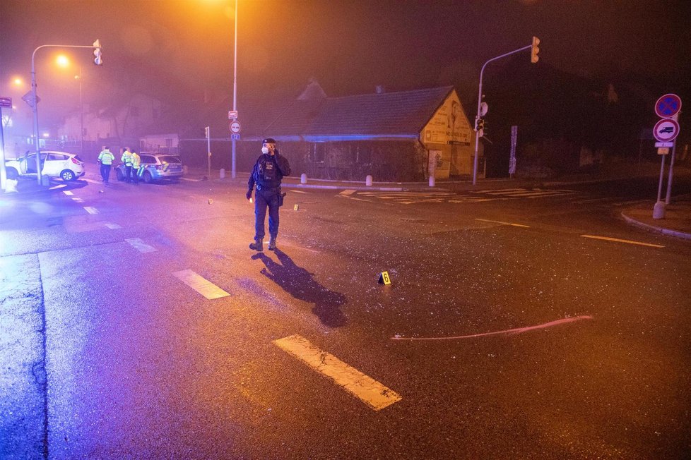 Dopravní nehoda v Dolních Počernicích, kdy došlo ke střetu osobního a policejního vozu. (2. březen 2021)