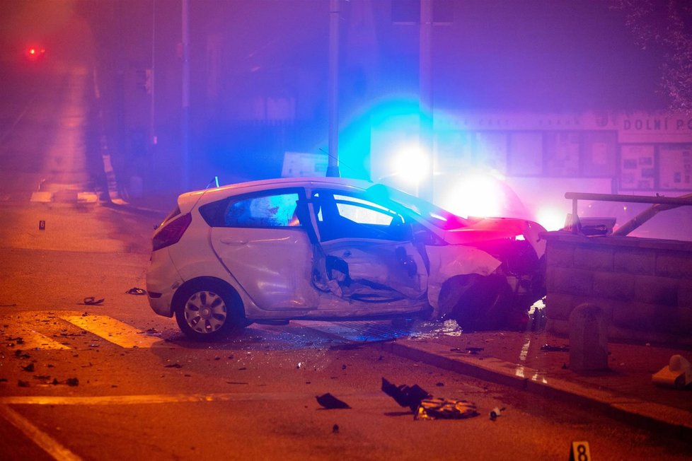 Dopravní nehoda v Dolních Počernicích, kdy došlo ke střetu osobního a policejního vozu. (2. březen 2021)