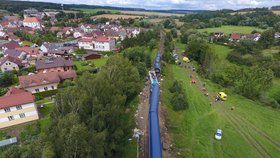 Tragická srážka vlaků u Domažlic si vyžádala tři mrtvé a desítky zraněných.