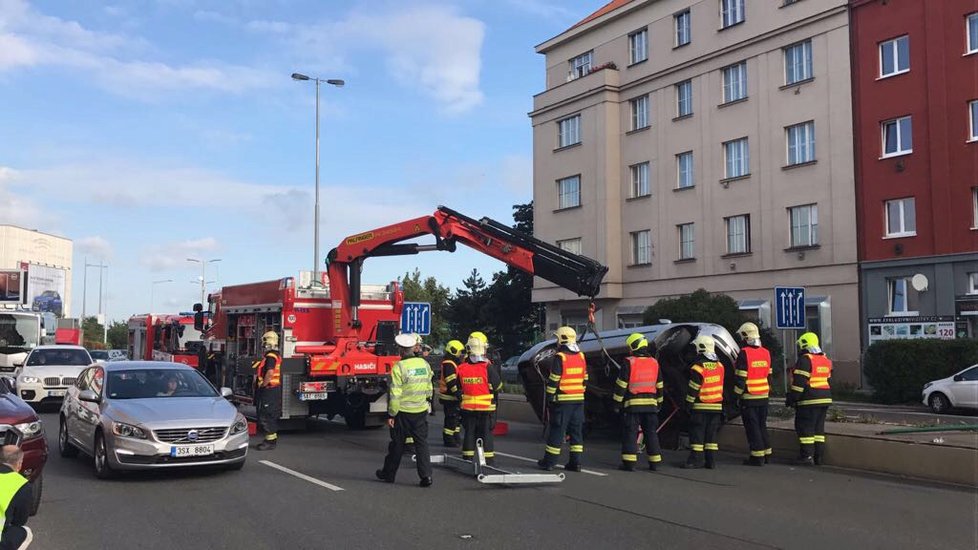 Dopravní nehoda zablokovala ve čtvrtek ráno ulici 5. května směrem na Brno.