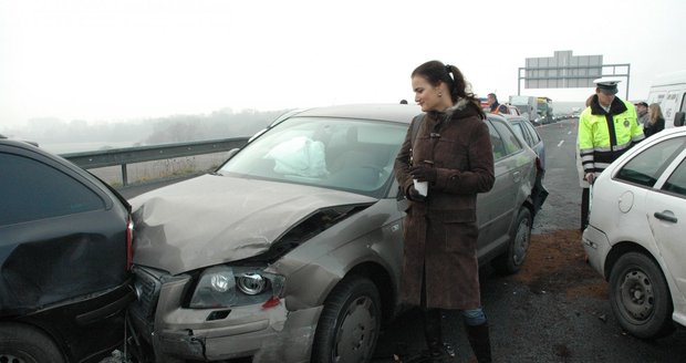 Hromadná nehoda 25 aut zablokovala silnici R 35 ve směru na Ostravu