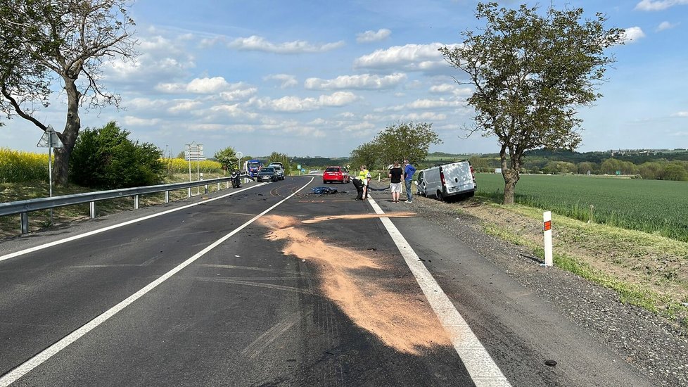 Nehoda u nájezdu na D7. (13. května 2022)