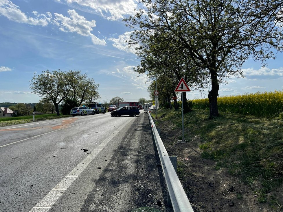 Nehoda u nájezdu na D7. (13. května 2022)