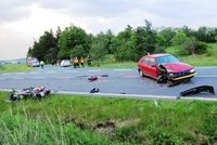 Další smrtelná nehoda motorkářů: Smetl je opilý řidič! Spolujezdkyně je ve vážném stavu