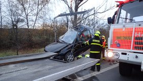 Tragická dopravní nehoda u Havířova, při které zemřel řidič (†54) a jeho spolujezdec (†32)