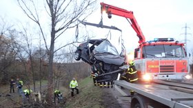 Tragická dopravní nehoda u Havířova, při které zemřel řidič (†54) a jeho spolujezdec (†32)