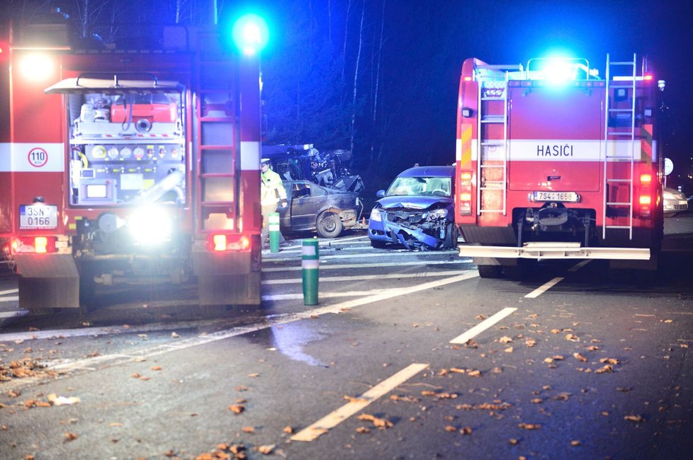 Nehoda tří aut na silnici I/7 za přechodem z D7