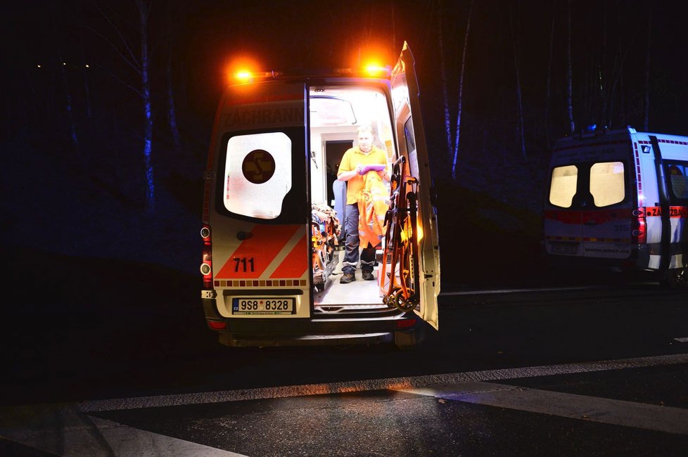 Nehoda tří aut na silnici I/7 za přechodem z D7