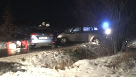 U obce Doubek u Říčan se srazila dvě auta.