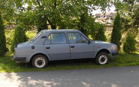 Touto škodovkou důchodce muže srazil.