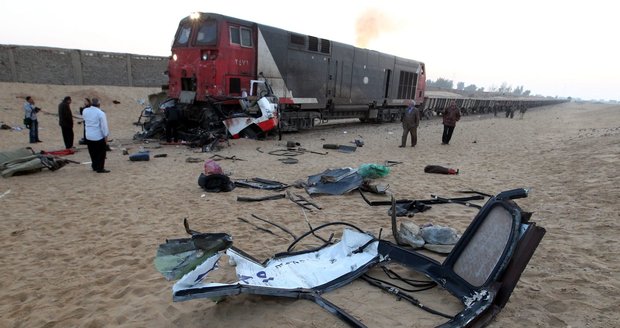 V Egyptě havaroval autobus plný turistů. Děsivou nehodu nepřežilo 10 lidí