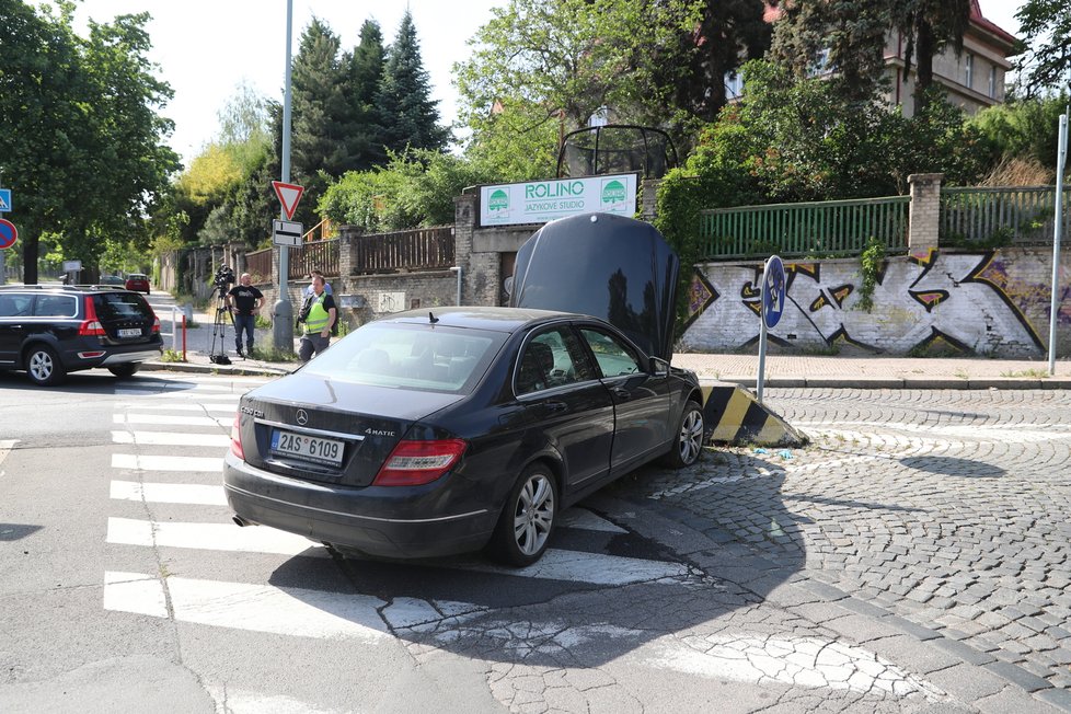 Nabourané auto, které řídila Dáda Patrasová.