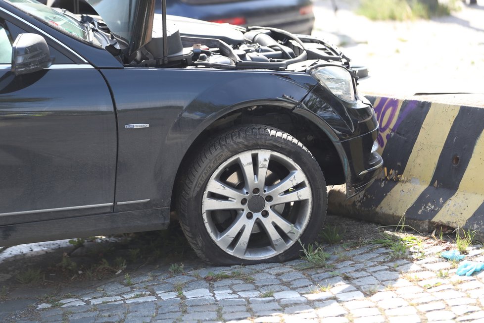 Nabourané auto, které řídila Dáda Patrasová.