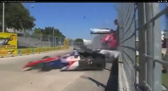 Hrůzostrašná nehoda v IndyCar: Pilota pustili z nemocnice!