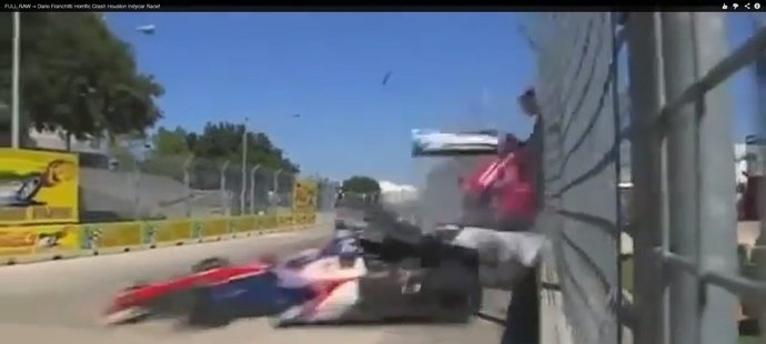 Děsivá nehoda Daria Franchittiho v závodě IndyCar