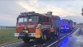 Tragická dopravní nehoda na Šumpersku, při které přišel o život jeden hasič. (24. 8. 2019)