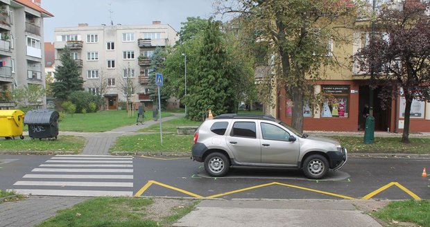 Policie z Hodonína hledá svědky, kteří mají informace k dopravní nehodě, která se stala v pátek 22. září v 15.03 v Měšťanské ulici. Auto tam srazilo školačku na přechodu pro chodce.