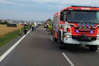 Tragický začátek víkendu, motorkářka zemřela na Znojemsku, u Černé Hory byl zaklíněný řidič v autě