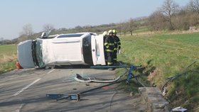 Mladá řidička (19) nezvládla řízení volkswagenu mezi Bzencem a Těmicemi.