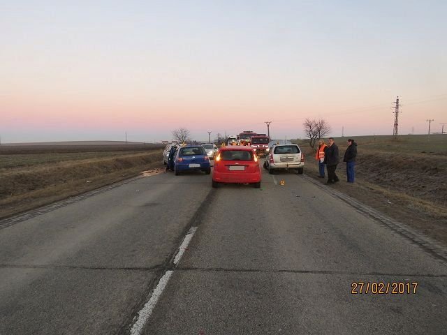 Nehodu čtyř aut zavinila prvotní srážka srny u Staroviček na Břeclavsku v 5:12. Silnice byla plně průjezdná až v 8:45.