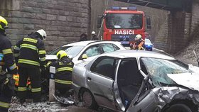 Jedním středně těžkým a jedním lehkým zraněním skončila srážka dvou řidiček osobních aut u Zastávky na Brněnsku.