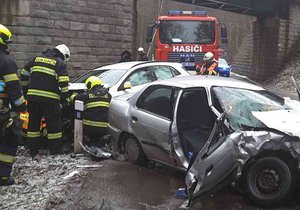 Jedním středně těžkým a jedním lehkým zraněním skončila srážka dvou řidiček osobních aut u Zastávky na Brněnsku.